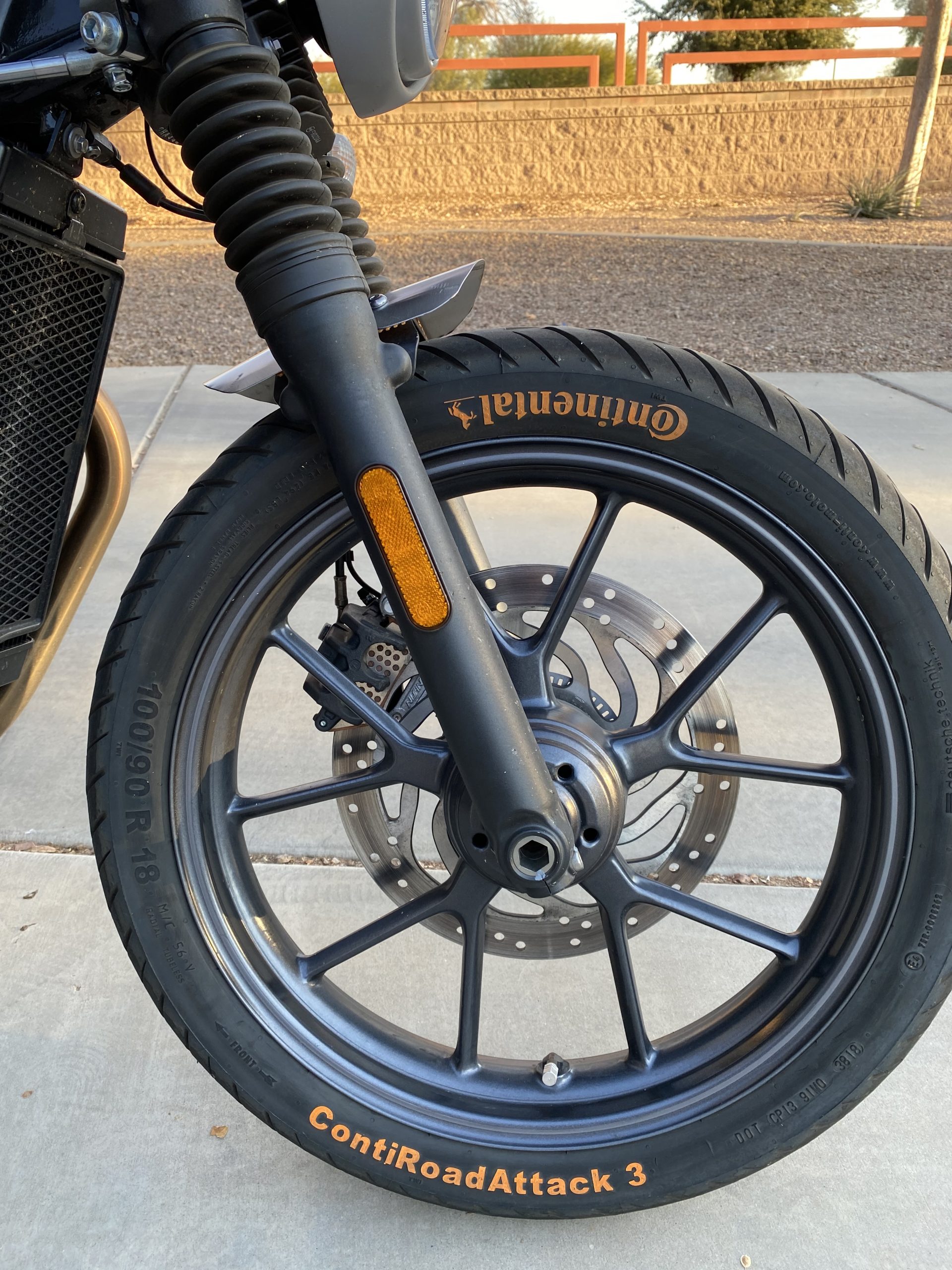 2018 Triumph Street Twin: Painting the Tire Letters